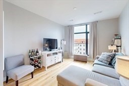 1 bed, 1 bath, 716 sqft, $3,600, Unit 720