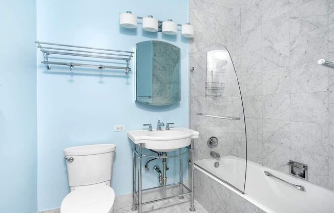 1 bed, 1 bath, 700 sqft, $5,250, Unit 19F