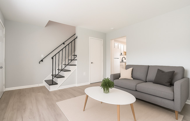 2 beds, 1 bath, 734 sqft, $1,000, Unit 3640