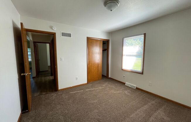 2 beds, 1 bath, $995