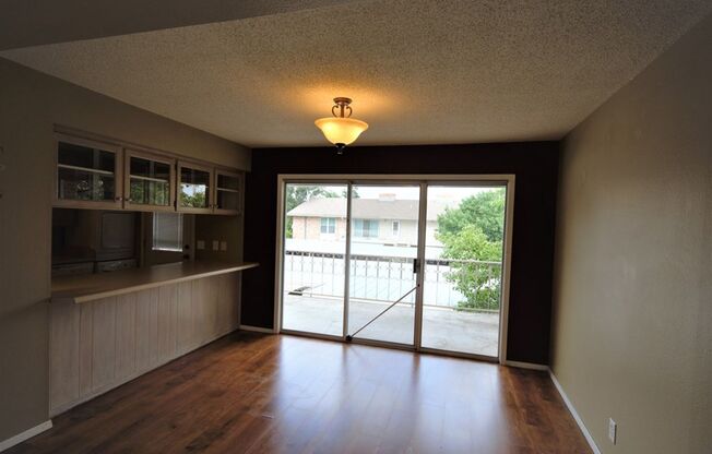 LARGE 2 bedroom 2 bath Condo close to Shopping, dinning and entertainment!