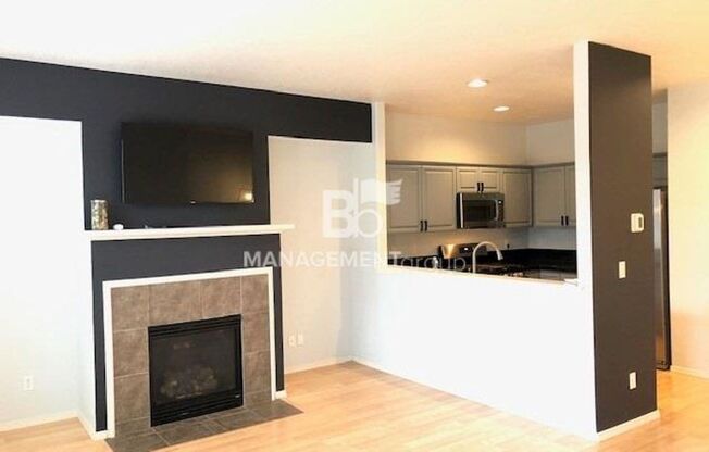 Half-off First Month's Rent! Updated Beaverton Townhome Close to Nike! Private Yard/Patio