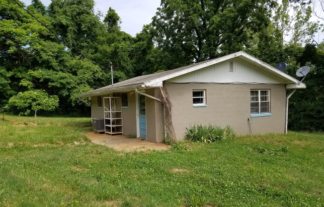 2 bedroom, 1 bath house Available June 2024