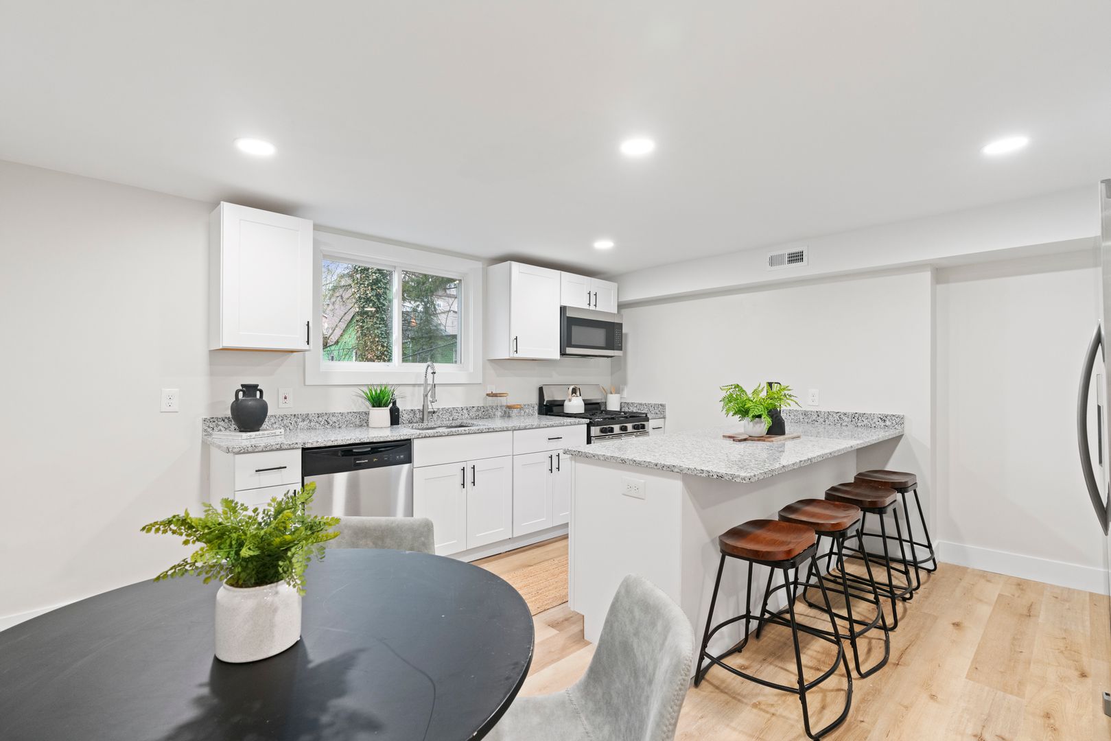 Cozy Completely Renovated Home Minutes from Downtown Pittsburgh!