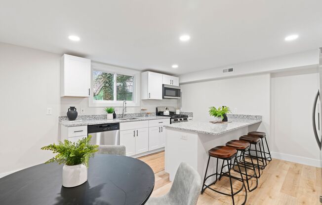 Cozy Completely Renovated Home Minutes from Downtown Pittsburgh!