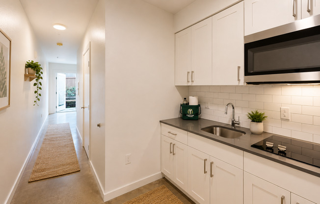 Studio, 1 bath, 341 sqft, $1,195, Unit 02