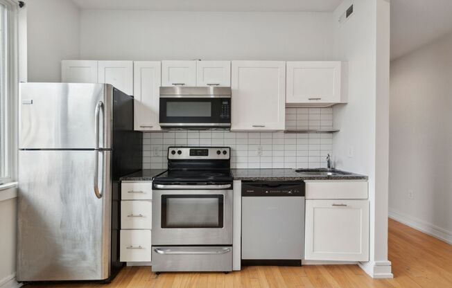 3 beds, 1 bath, 800 sqft, $1,400, Unit Unit 402