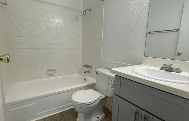 2 beds, 2 baths, 902 sqft, $1,099, Unit 142