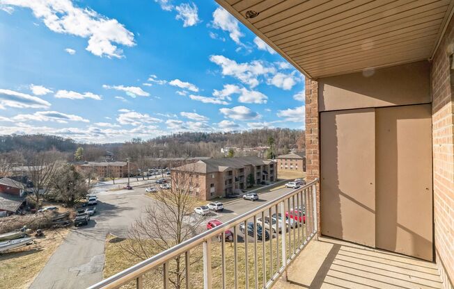 2 beds, 2 baths, 999 sqft, $2,350, Unit I31