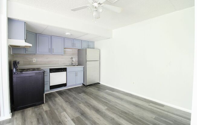 2 beds, 1 bath, $1,475, Unit 3S