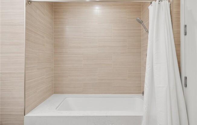 1 bed, 1 bath, 823 sqft, $5,200, Unit 2402