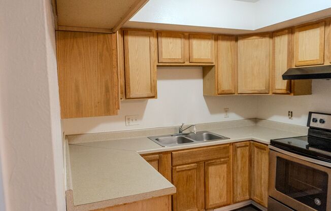 Lovely 2-Bedroom Townhouse in Central Toledo