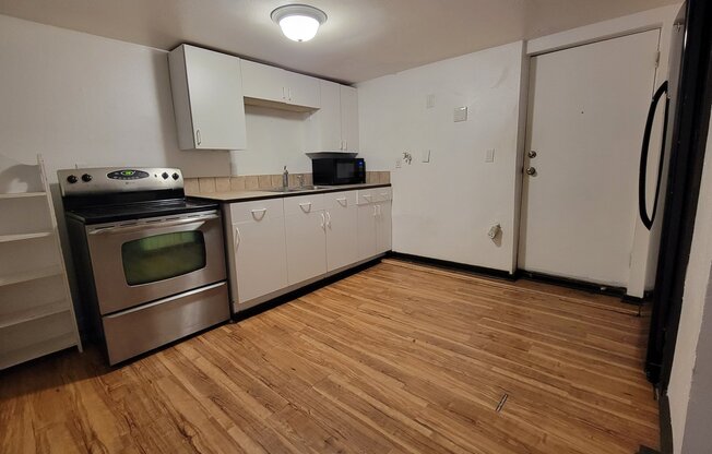 5032 35 AVE SW