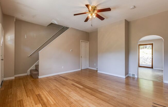 AVAILABLE JULY -Charming 3 Bedroom Home w/ Short Walk to the Incline!