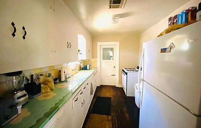 **Charming 2 Bedroom Home in Tempe – Available August 1**