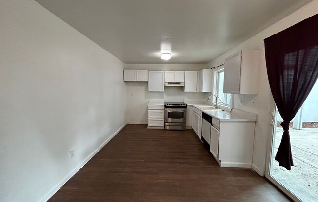 3 beds, 2 baths, $2,095