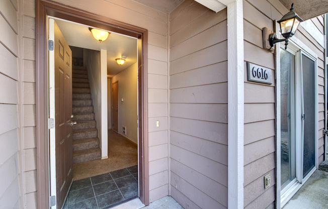 Well maintained 3 bedroom 2 bath town home in Georgetown