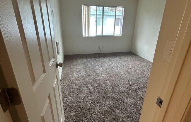 2 beds, 1 bath, 900 sqft, $1,500, Unit 42