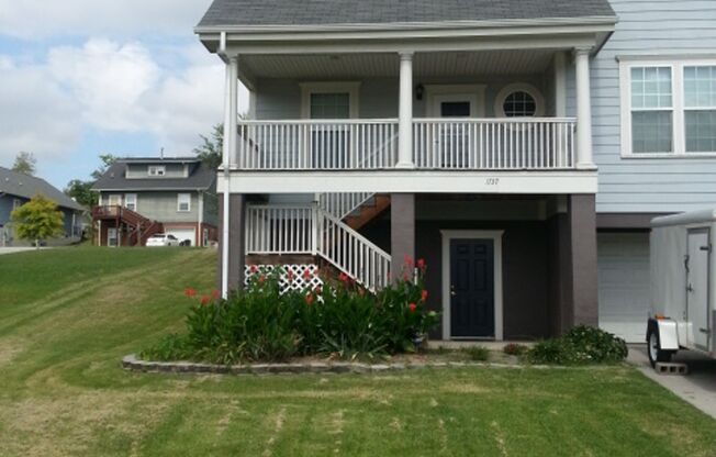 1737 MOSES AVE