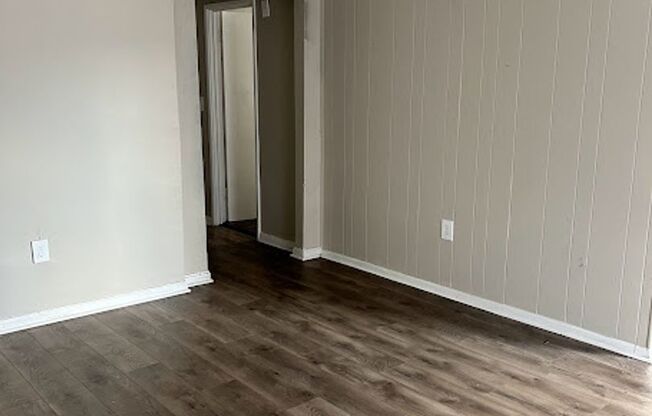 2 beds, 1 bath, $895