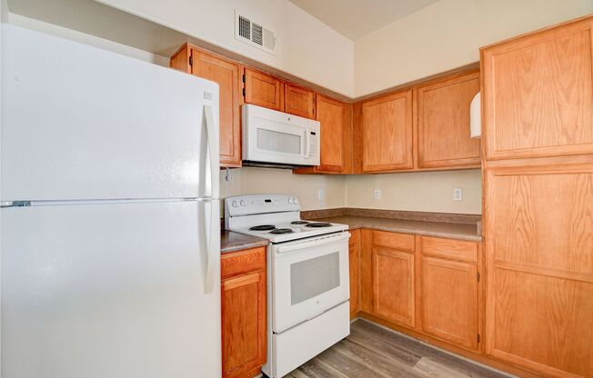 3 beds, 2 baths, $1,895, Unit # 1077