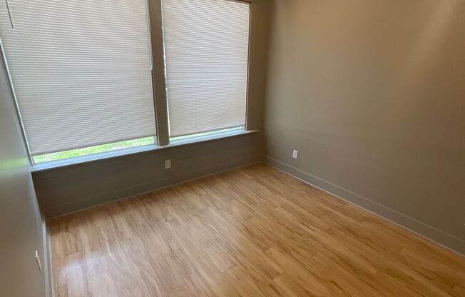 3 beds, 1 bath, $9,785, Unit Apt 3