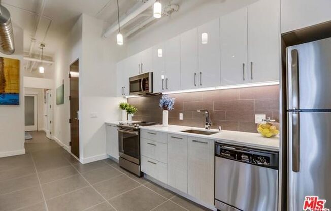 2 beds, 1 bath, 1,100 sqft, $3,100, Unit 306