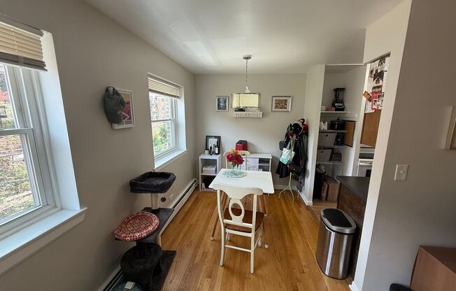 1 bed, 1 bath, $2,095, Unit 363