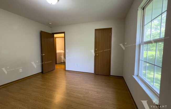 2 beds, 1 bath, $1,095