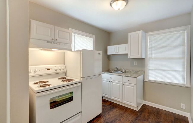 1 bed, 1 bath, $1,300, Unit A
