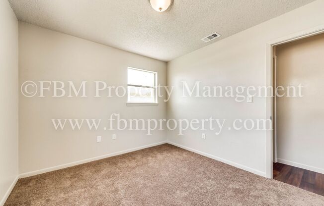 2 beds, 1 bath, $895, Unit 402