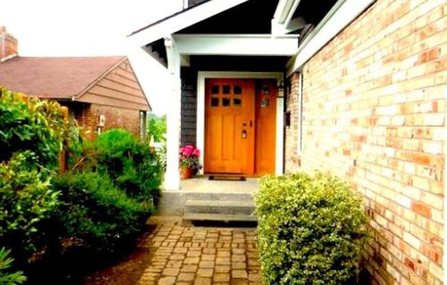 Spacious 3-Level Home Overlooking Magnuson Park