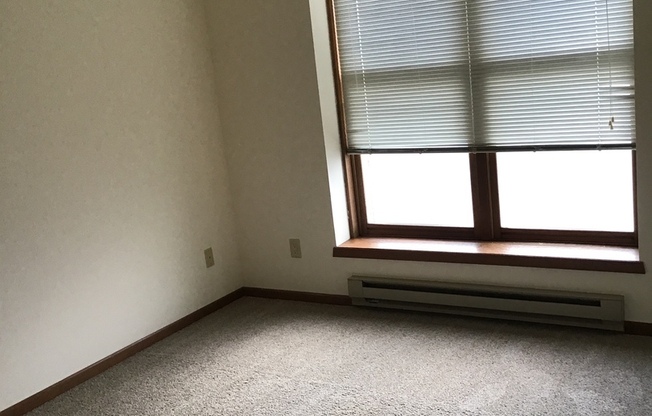 2 beds, 1 bath, $1,650