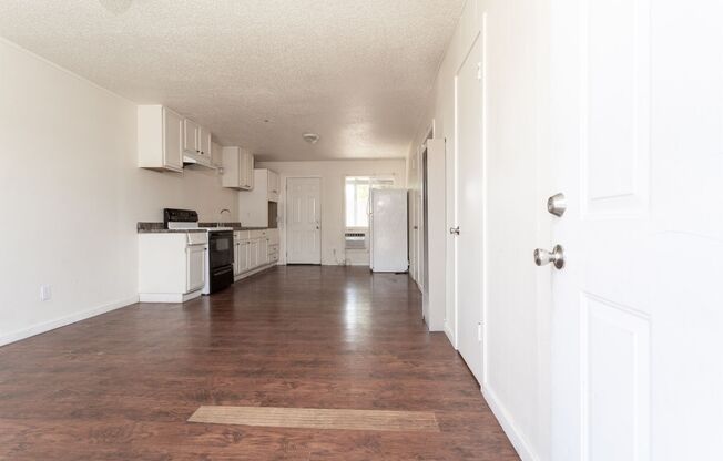 2 beds, 1 bath, $1,400, Unit 1816 HILE #C1