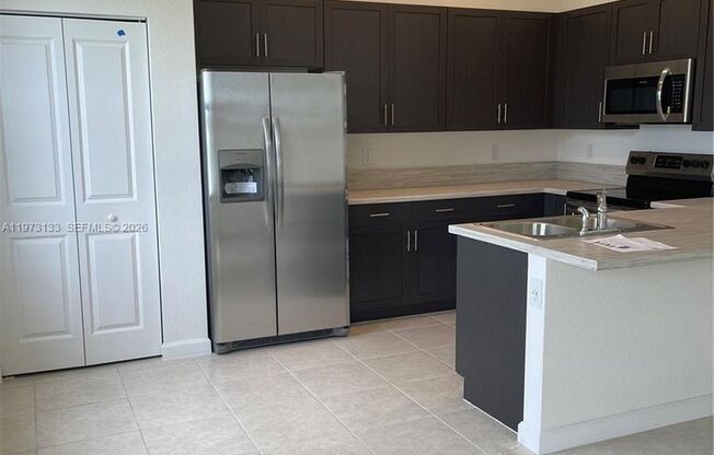 20564 NE 5TH PL MIAMI, FL 33179