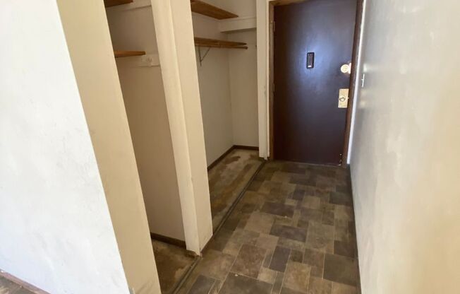 1 bed, 1 bath, 700 sqft, $899, Unit Custer-201