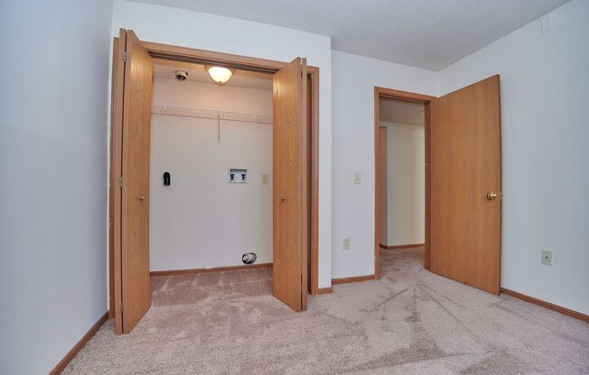 2 beds, 1 bath, 925 sqft, $1,025, Unit 1007