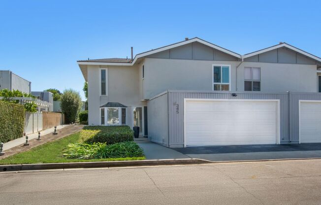 Beautifully remodeled 3 bedroom 2.5 bath townhouse located in the Newport Riviera Community.