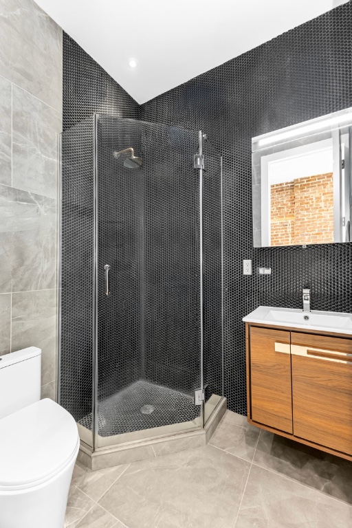 356 W 48 ST