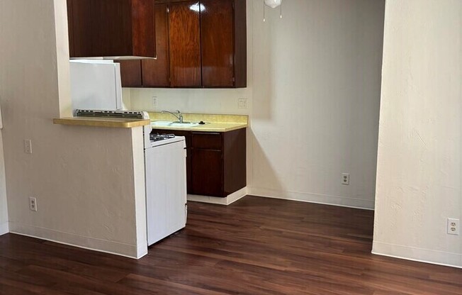 1356 LOMITA BLVD