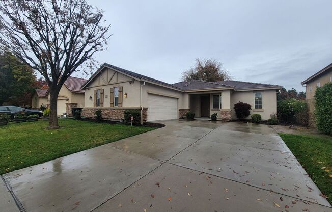 3 Bedroom 2 Bathroom in SW Visalia!