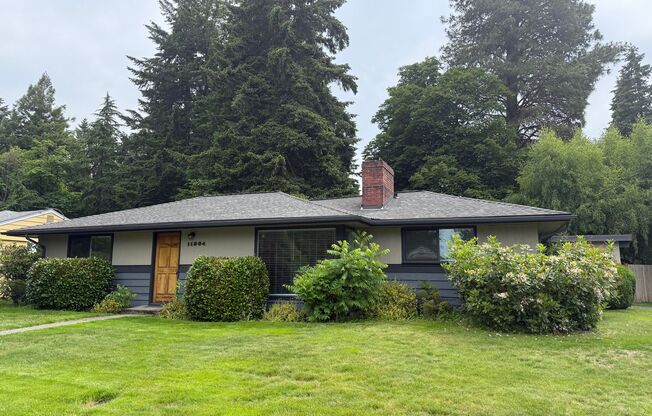 3 Bedroom + 1.5 Bath +Family Room Kirkland $3100 per Month