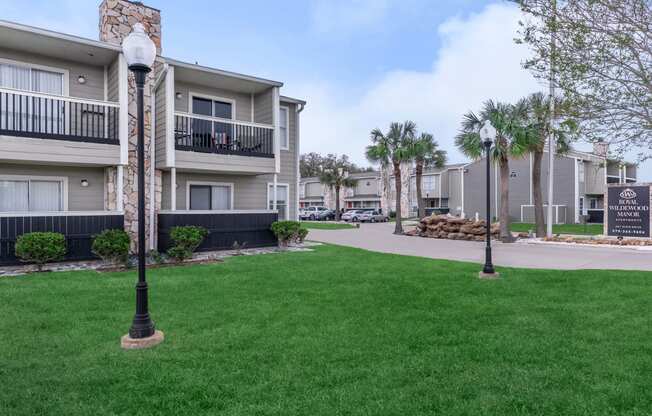 Exterior at Royal Wildewood Manor Apartments, Clute, 77531