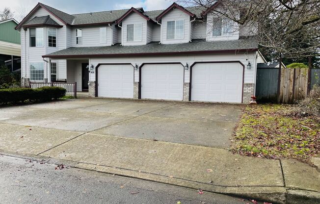 Spacious 5 Bedroom Home! Granite Counters! Pet friendly! Tons of Room for Entertaining!