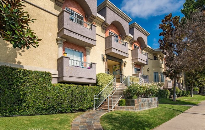 7045 WOODLEY AVE