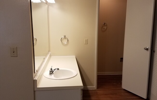 2 beds, 2 baths, 1,068 sqft, $1,299, Unit 7511-04