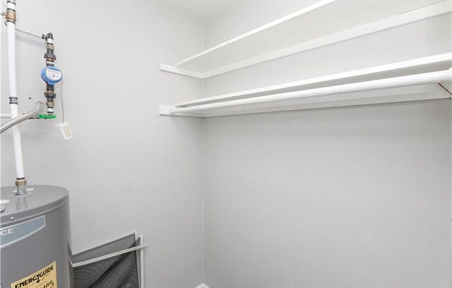 1 bed, 1 bath, 698 sqft, $1,150, Unit D4