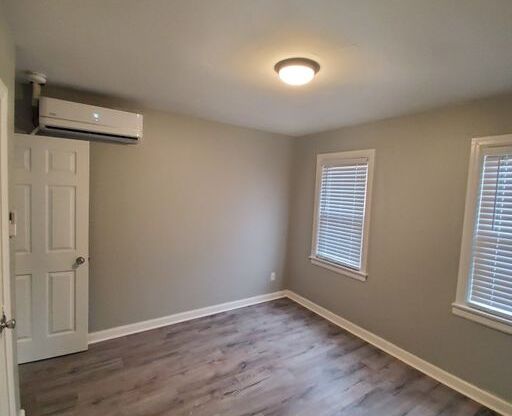 1 bed, 1 bath, 650 sqft, $700, Unit 1111 Lincoln Ave Unit 11