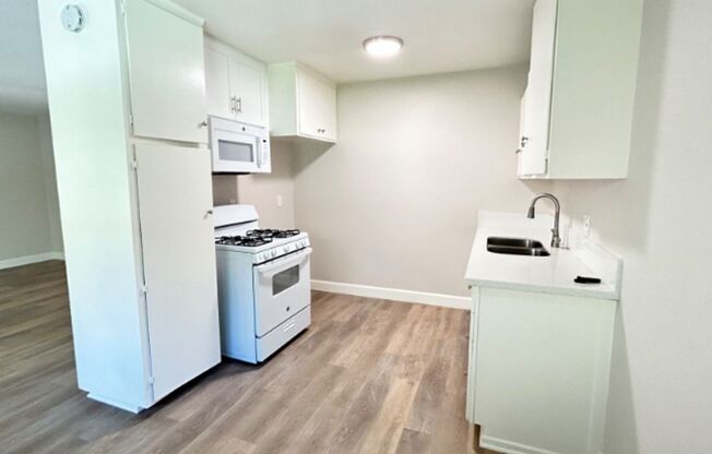 2 beds, 1 bath, 650 sqft, $2,290, Unit 12