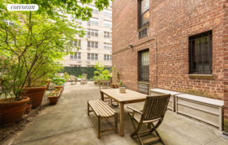 211 E 18 ST